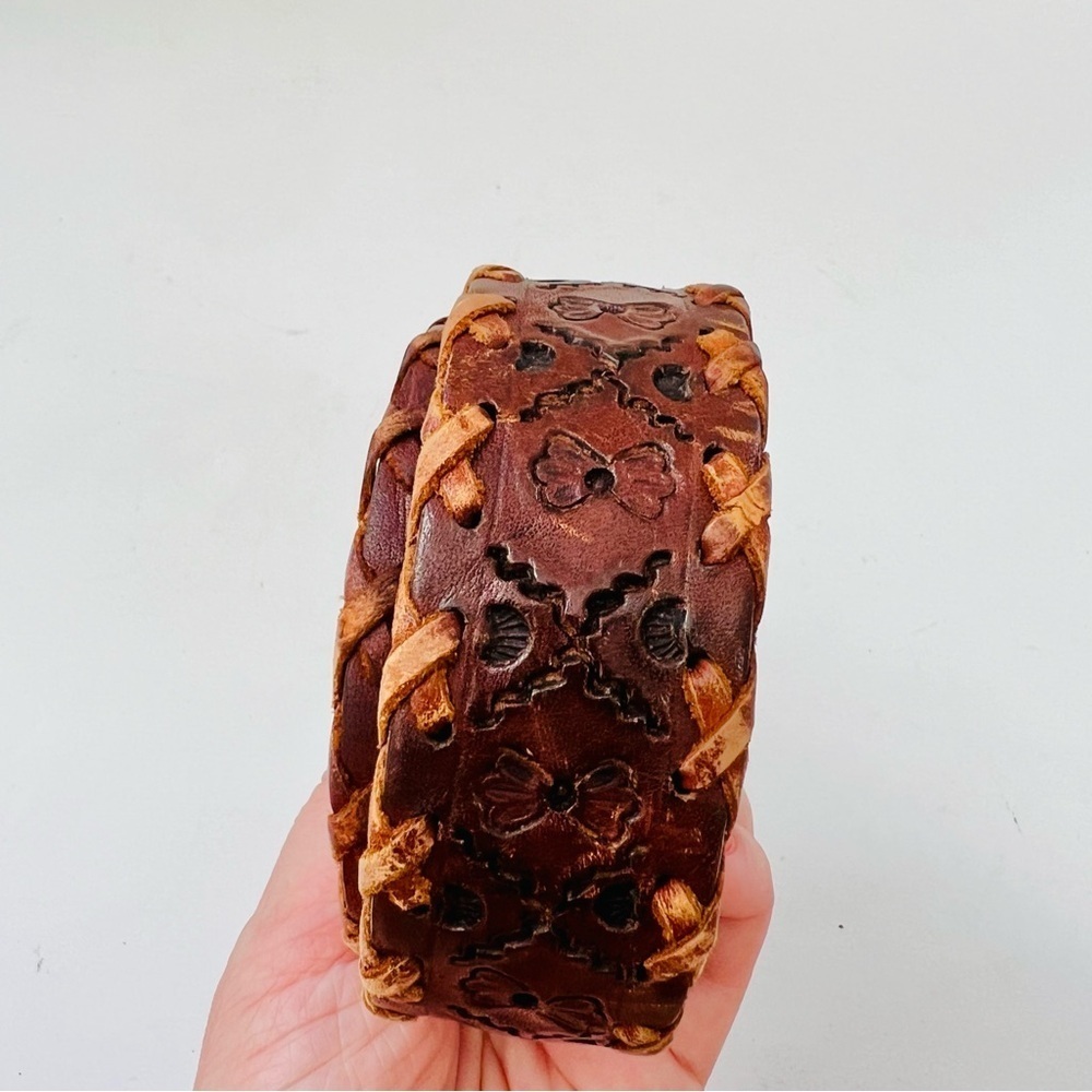 Hand made in Mexico embossed leather belt - Picture 6 of 7